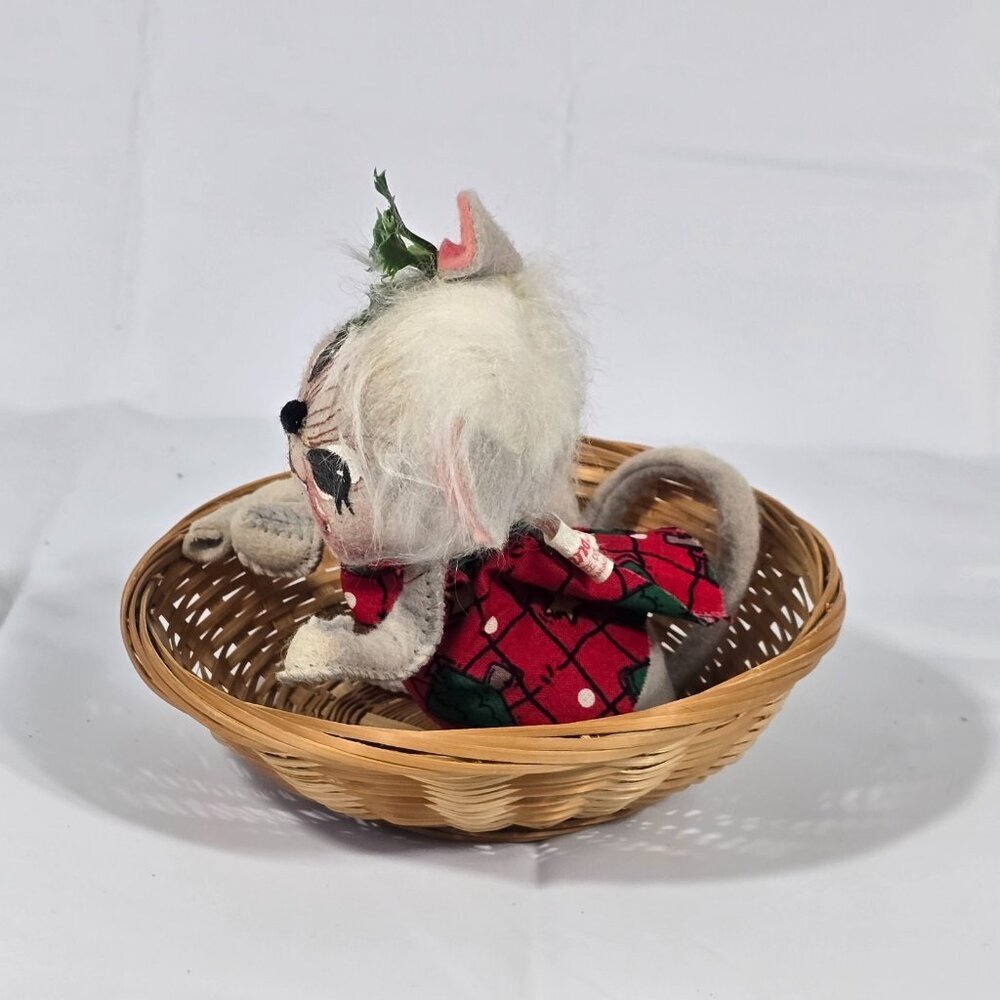 Vintage 1999 Annalee Mobilitee Christmas Mouse In Basket Holly Hat Holiday Decor - Picture 4 of 7